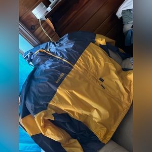 Columbia wind breaker